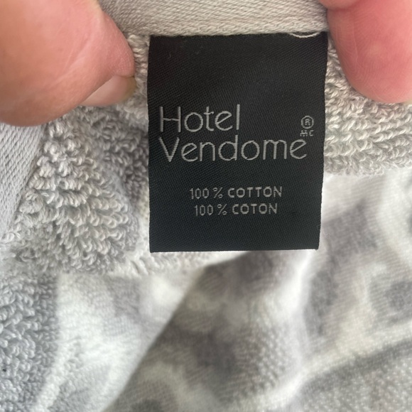 Elegant Gray Patterned Bath Towel Set - Picture 4 of 4